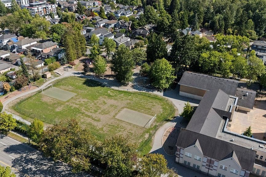 2 2124 E 8 Avenue Vancouver, BC - 29