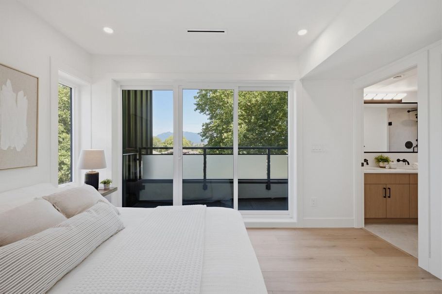 1 3018 E 19th Avenue Vancouver, BC - 21