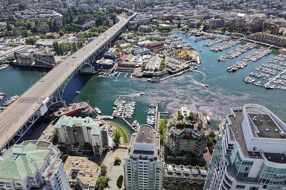 404 1501 Howe Street Vancouver, BC - 1