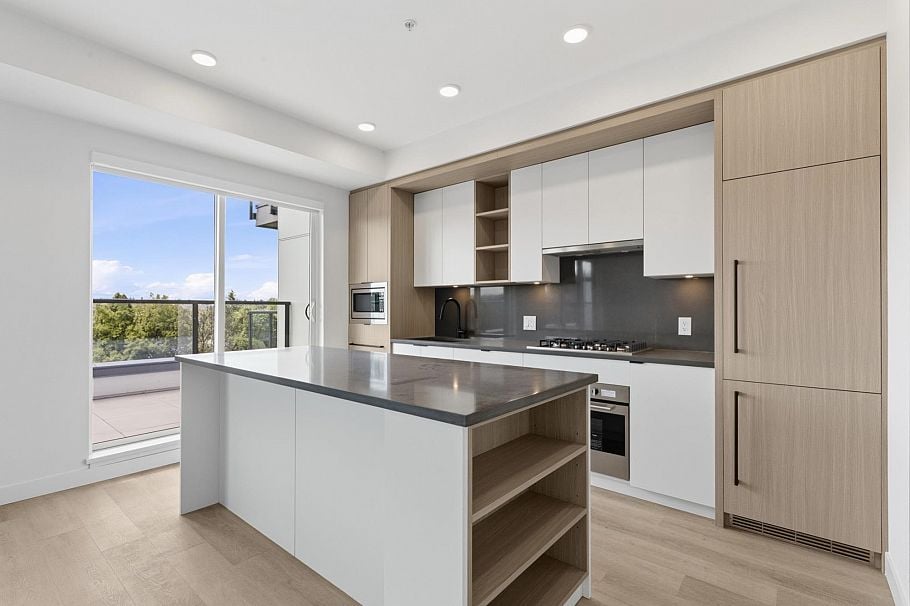 501 2268 E Broadway Vancouver, BC - 2