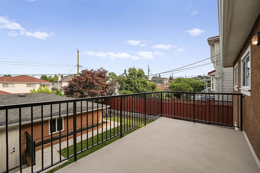 5454 Slocan St Street Vancouver, BC - 35
