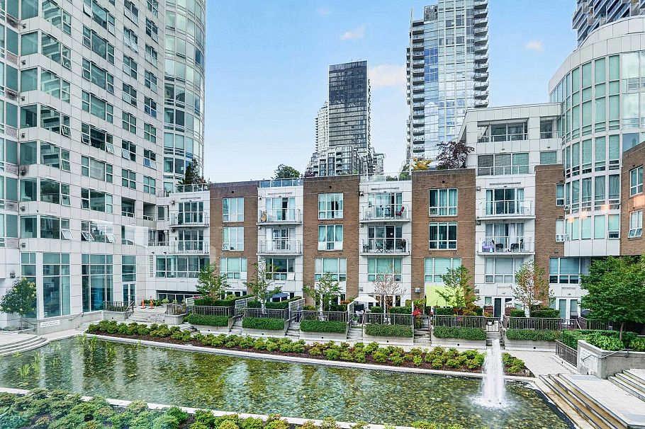 404 1501 Howe Street Vancouver, BC - 3