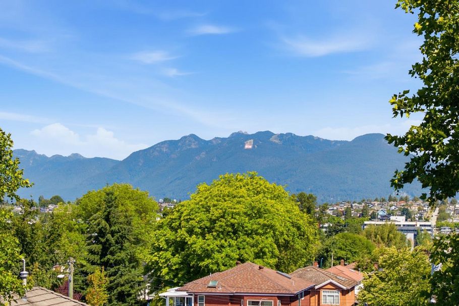 1 3018 E 19th Avenue Vancouver, BC - 30