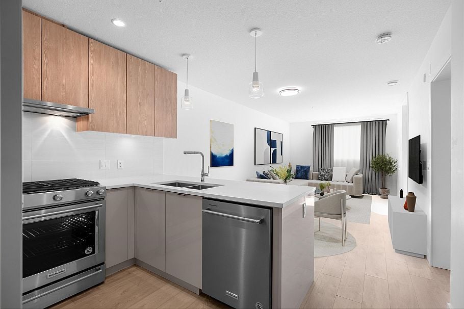 202 108 E 8th Street North Vancouver, BC - 2