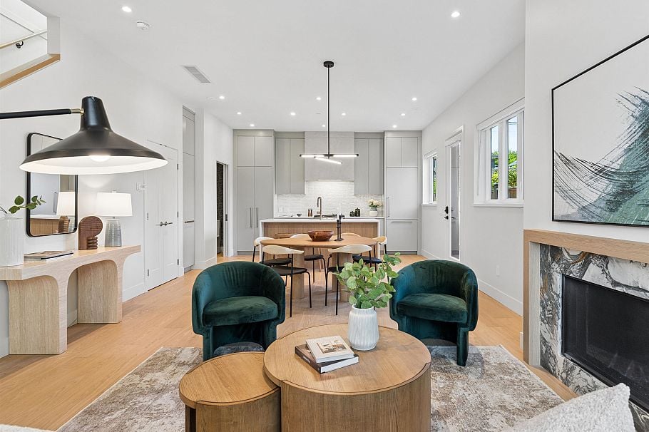 2 3060 W 34th Avenue Vancouver, BC - 5