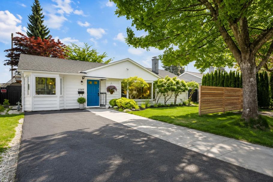 1287 W 15th Street North Vancouver, BC - 2