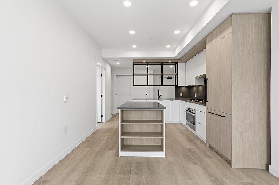 202 2268 E Broadway Vancouver, BC - 5