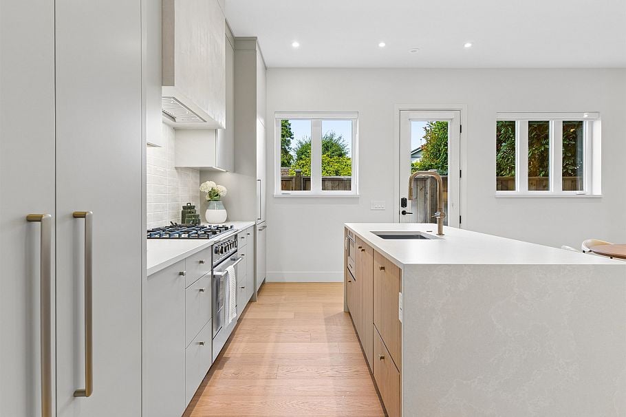 2 3060 W 34th Avenue Vancouver, BC - 8