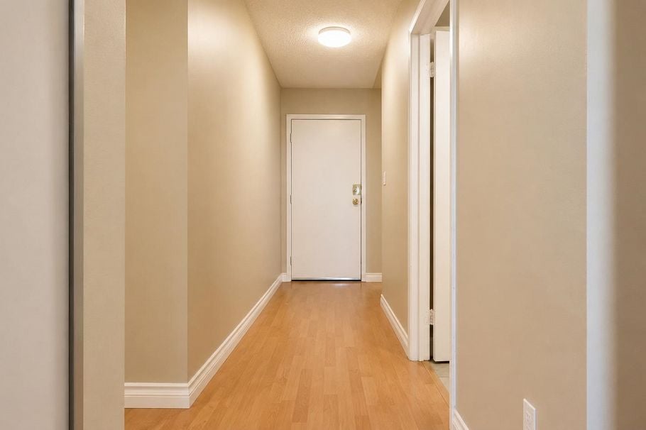 1607 145 St. Georges Avenue North Vancouver, BC - 29