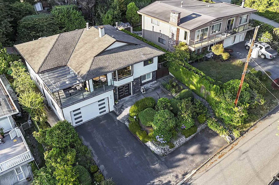 212 W Balmoral Road North Vancouver, BC - 2