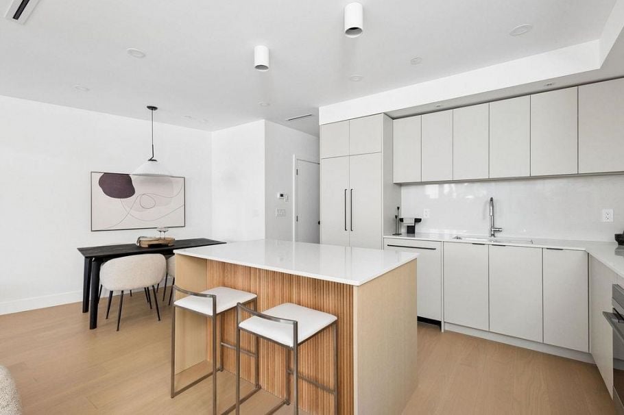 2 2124 E 8 Avenue Vancouver, BC - 9