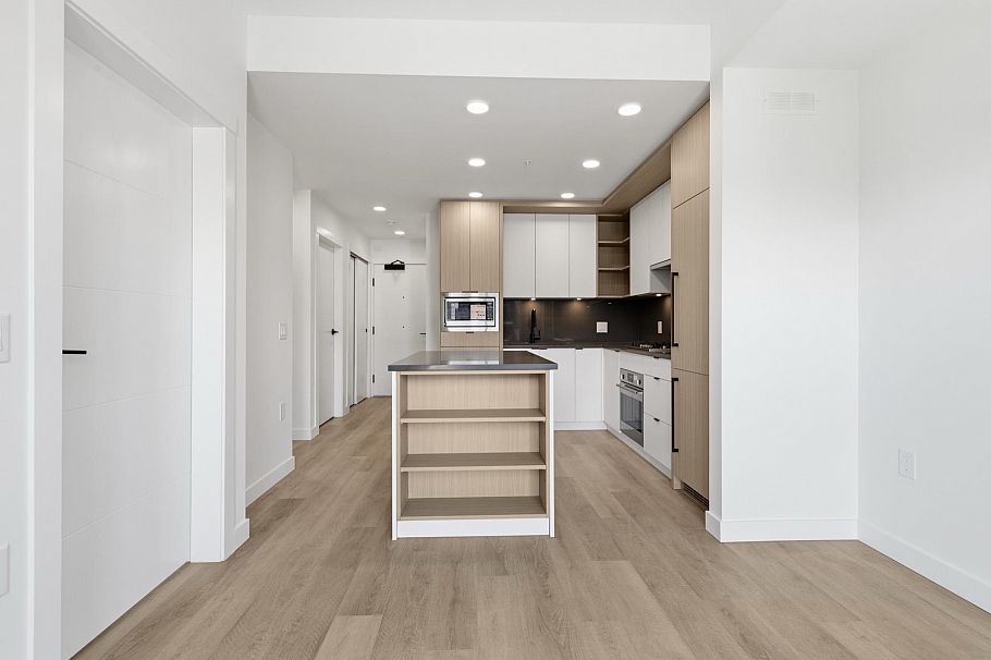 404 2268 E Broadway Vancouver, BC - 4