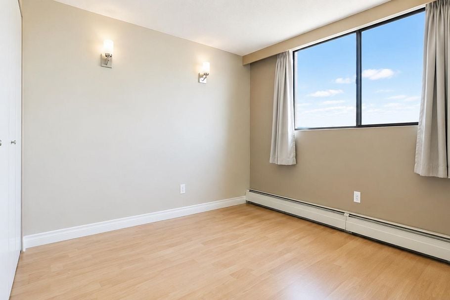 1607 145 St. Georges Avenue North Vancouver, BC - 33