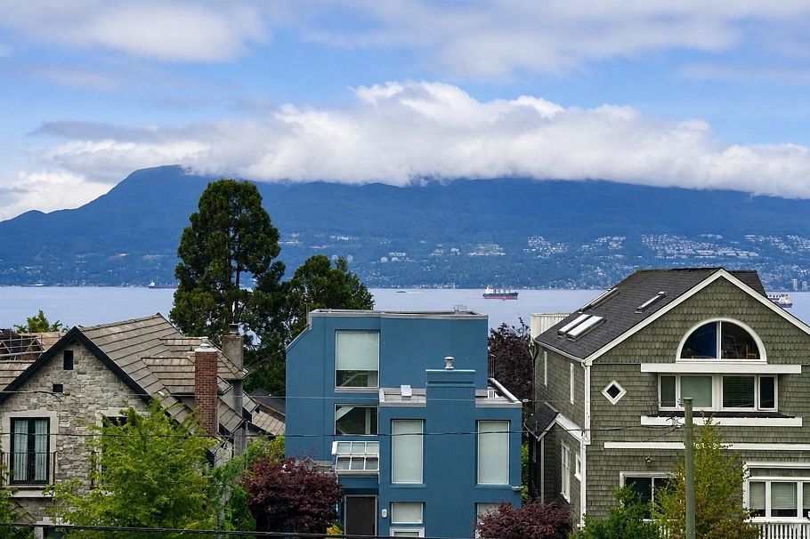 4438 W 4th Avenue Vancouver, BC - 4