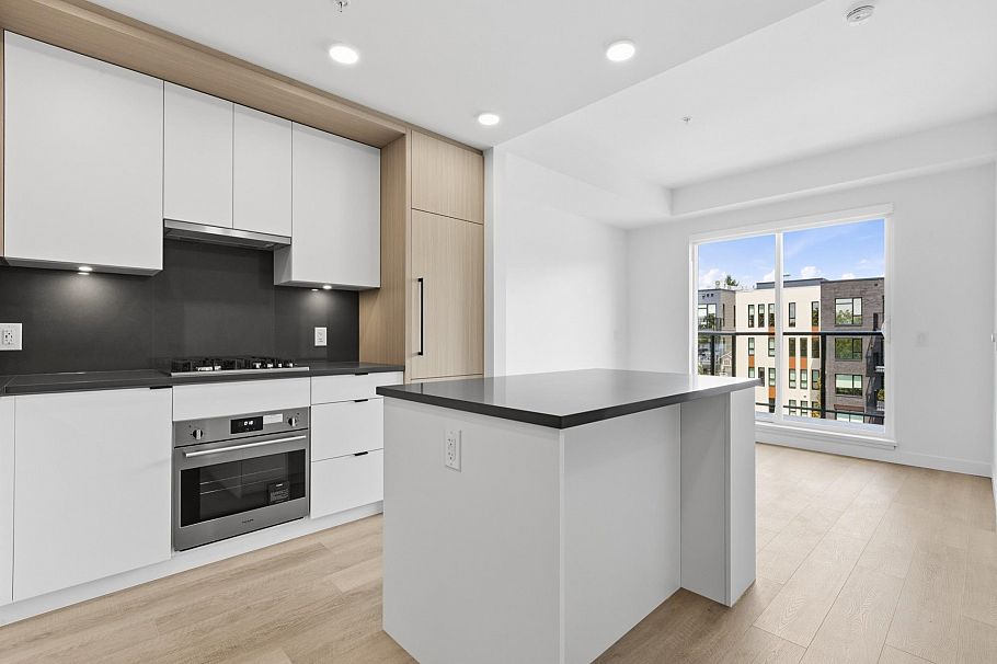 504 2268 E Broadway Vancouver, BC - 1