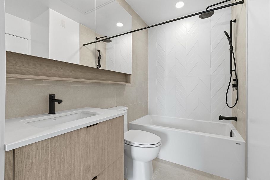 504 2268 E Broadway Vancouver, BC - 11