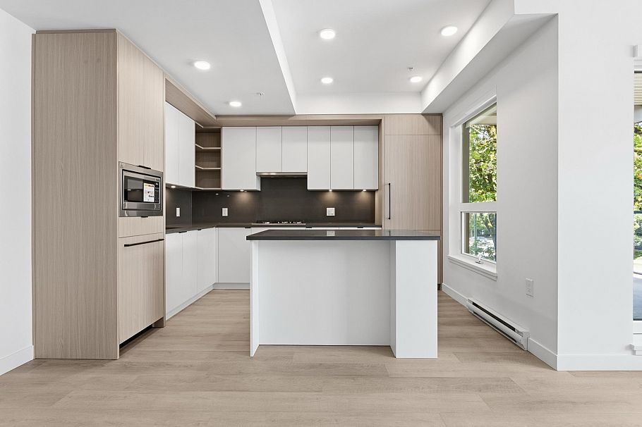 203 2268 E Broadway Vancouver, BC - 3