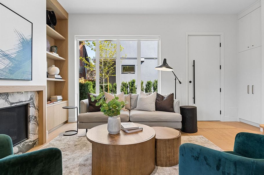 2 3060 W 34th Avenue Vancouver, BC - 3