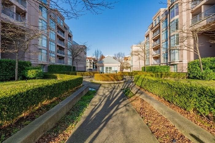 203 2468 E Broadway Vancouver, BC - 1