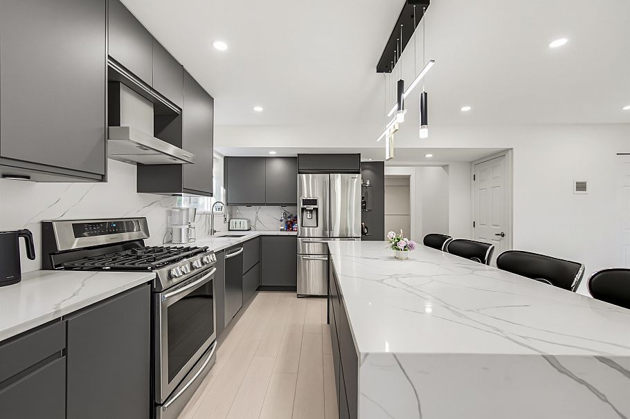 212 W Balmoral Road North Vancouver, BC - 17