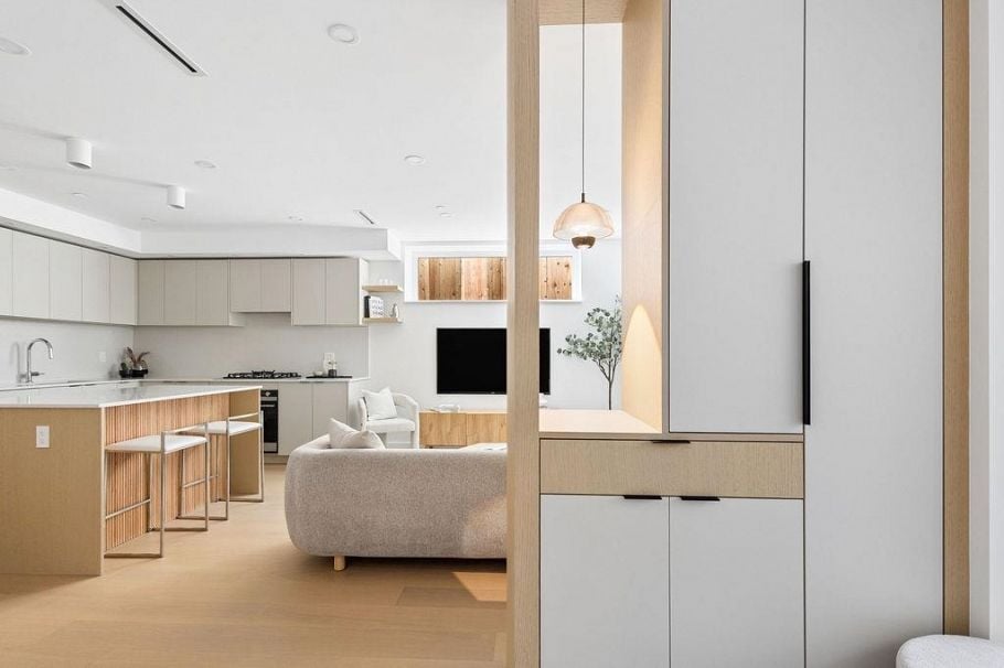 2 2124 E 8 Avenue Vancouver, BC - 2