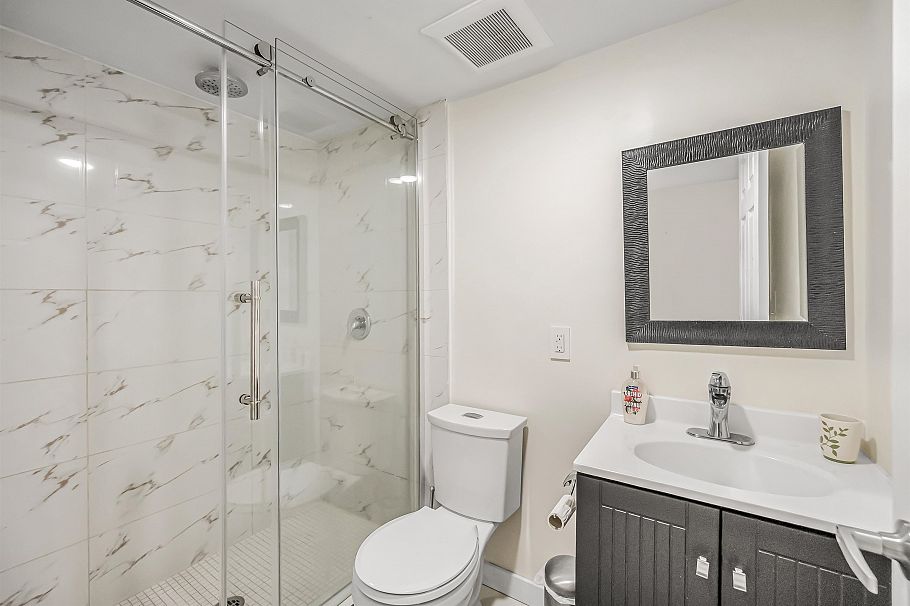212 W Balmoral Road North Vancouver, BC - 25