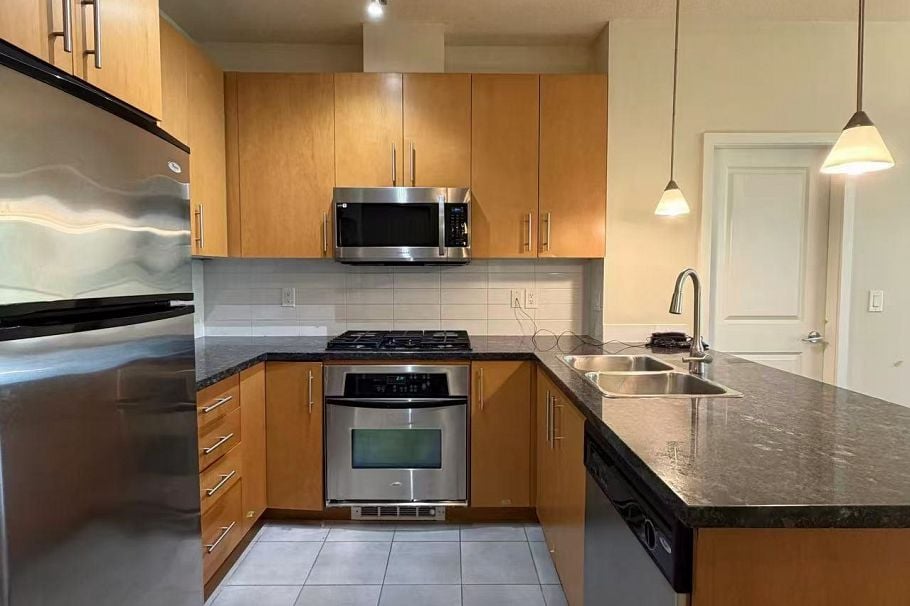 408 3551 Foster Avenue Vancouver, BC - 5