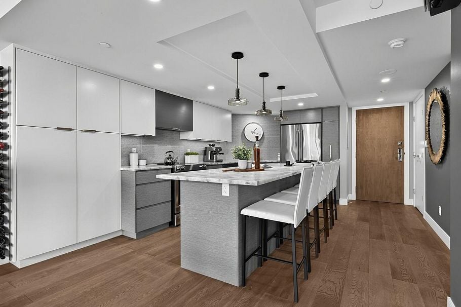 907 2201 Pine Street Vancouver, BC - 3