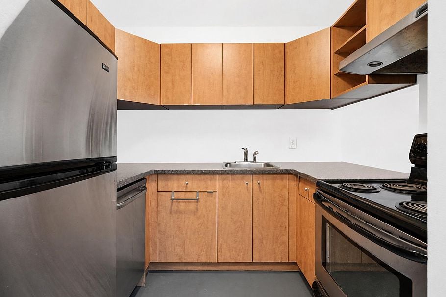 407 1345 Comox Street Vancouver, BC - 11