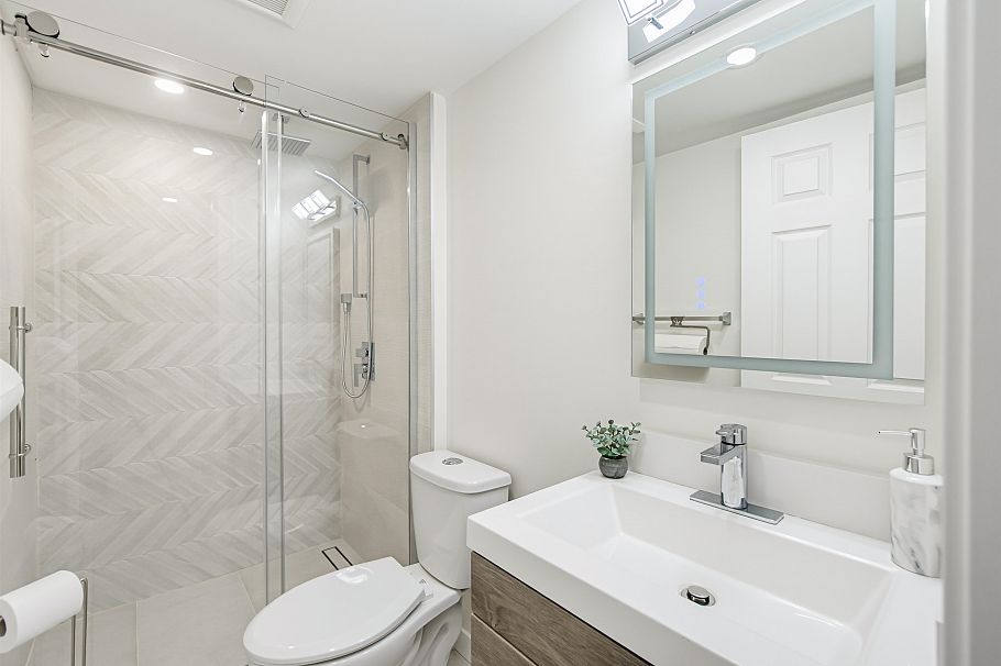212 W Balmoral Road North Vancouver, BC - 27