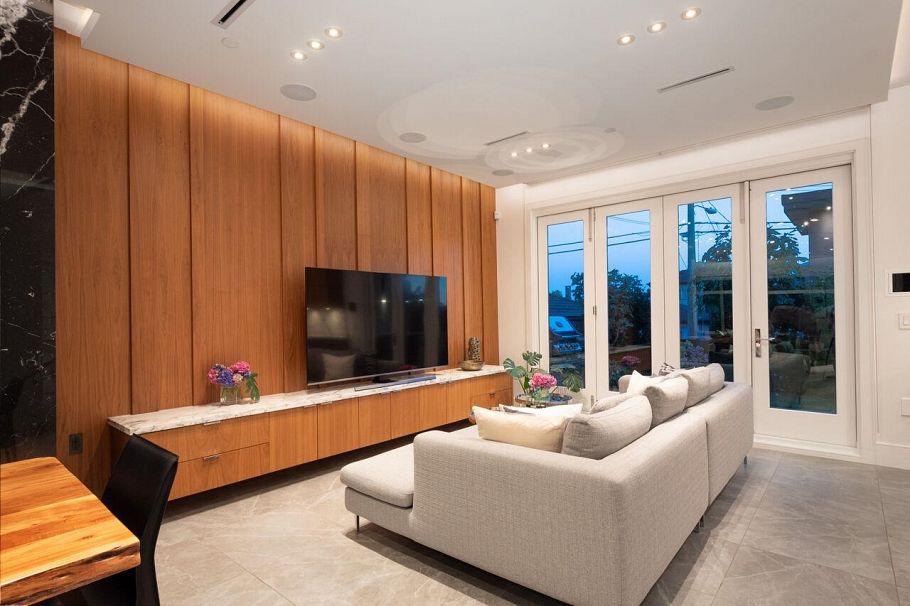 136 E 61st Avenue Vancouver, BC - 9