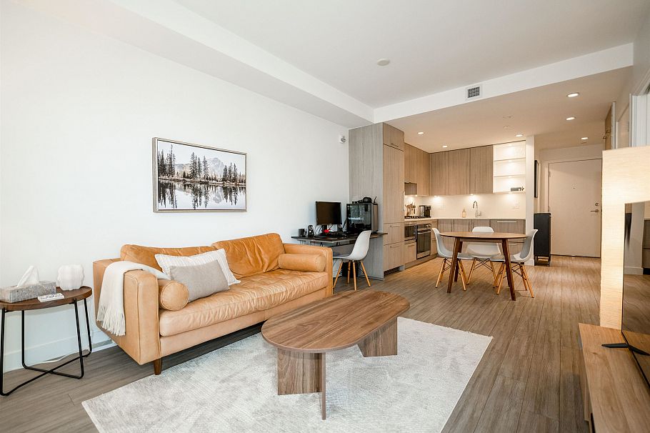 214 707 3rd Street East North Vancouver, BC - 2