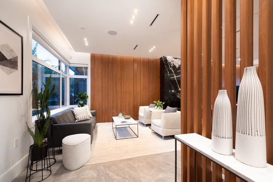 136 E 61st Avenue Vancouver, BC - 3