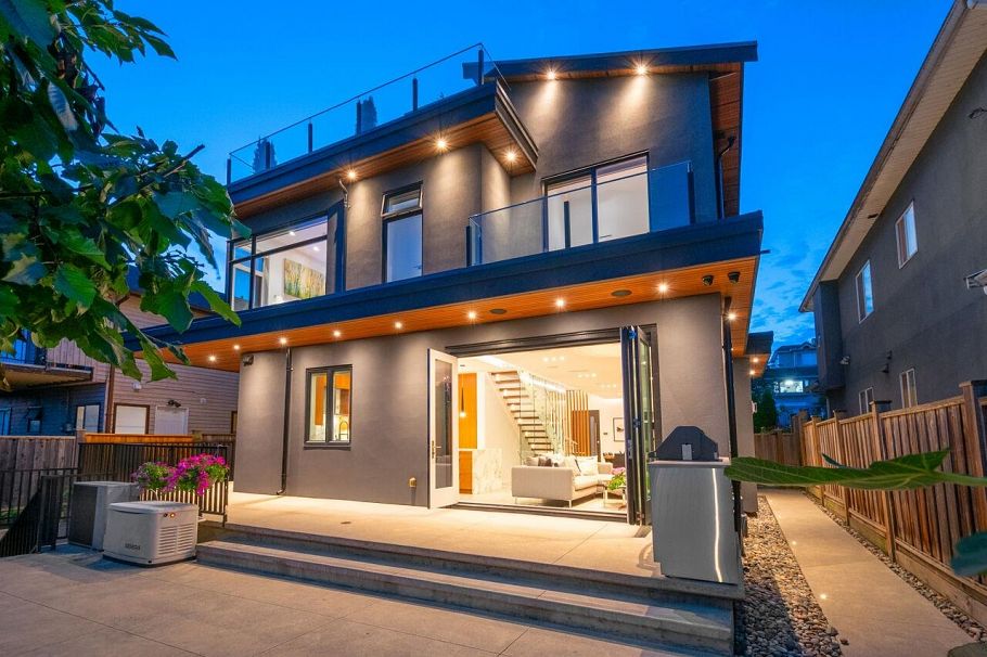 136 E 61st Avenue Vancouver, BC - 33