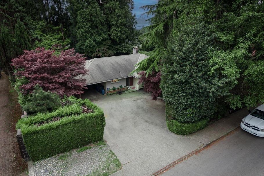 435 E Osborne Road North Vancouver, BC - 25