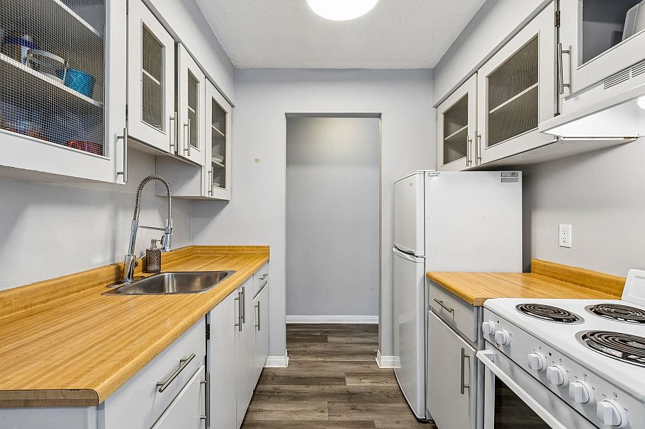 102 107 W 27th Street North Vancouver, BC - 10