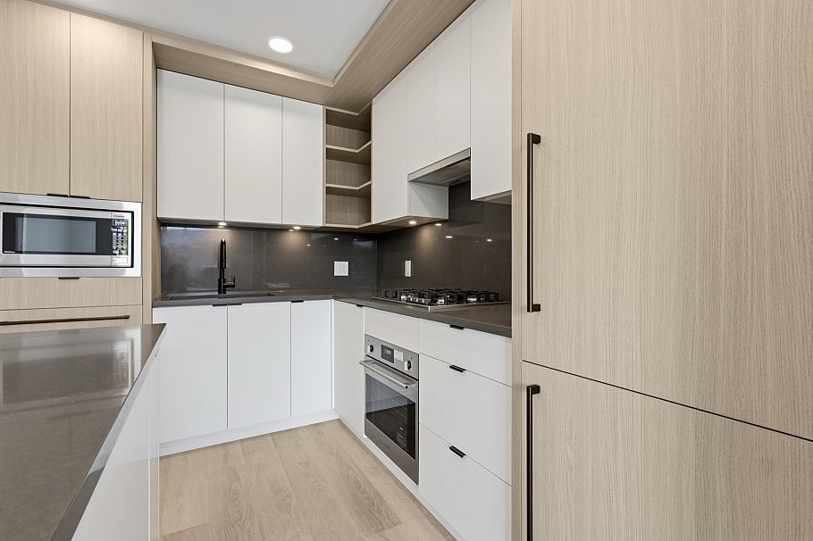 504 2268 E Broadway Vancouver, BC - 4