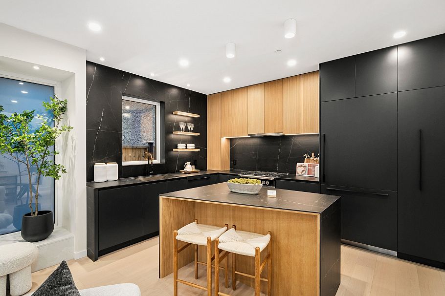 1 2764 W 14 Avenue Vancouver, BC - 11