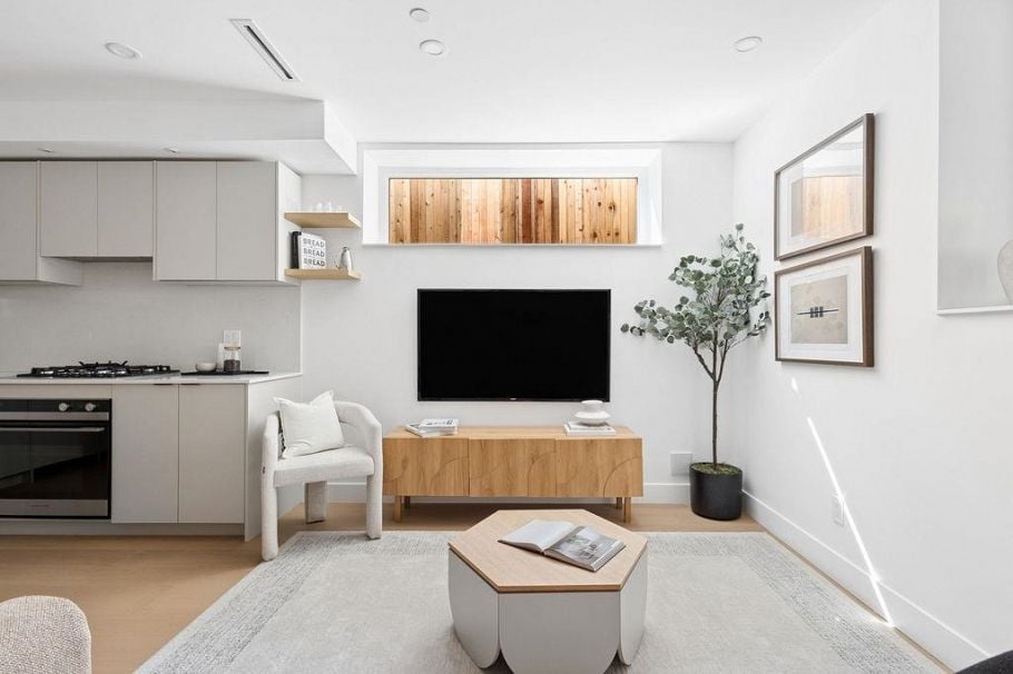 2 2124 E 8 Avenue Vancouver, BC - 12