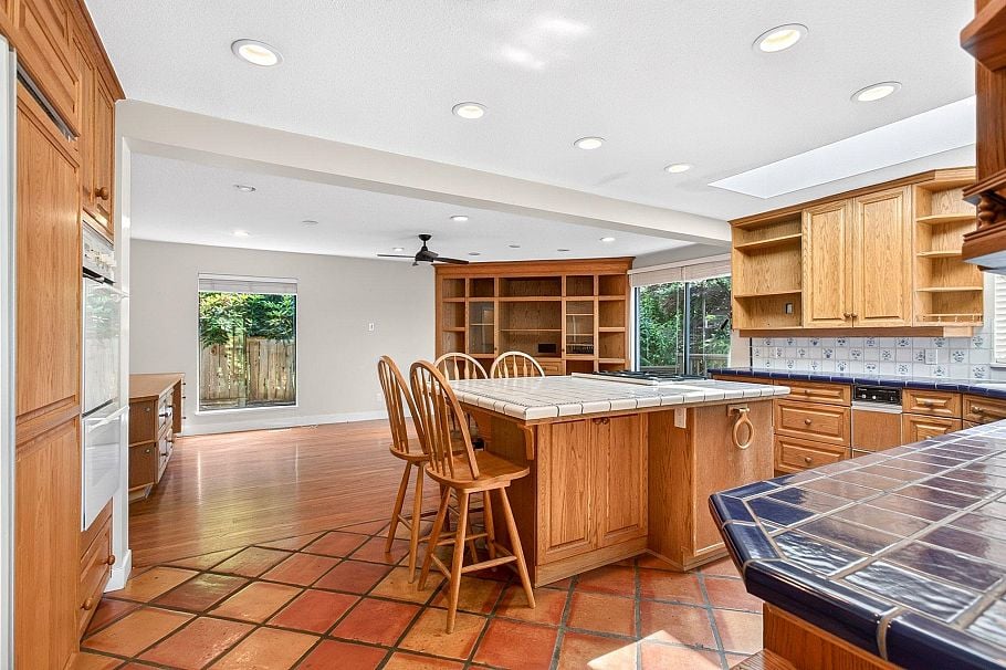 5600 Grousewoods Place North Vancouver, BC - 11
