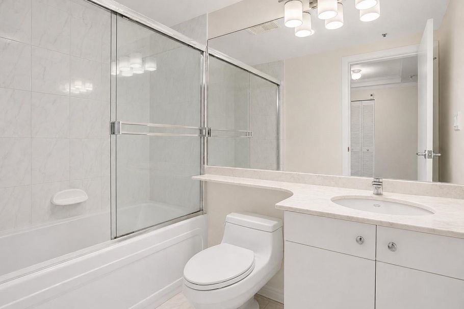 404 1501 Howe Street Vancouver, BC - 12