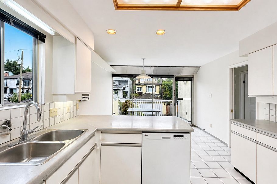 4438 W 4th Avenue Vancouver, BC - 22