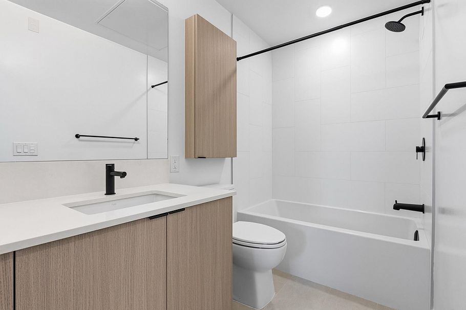203 2268 E Broadway Vancouver, BC - 11