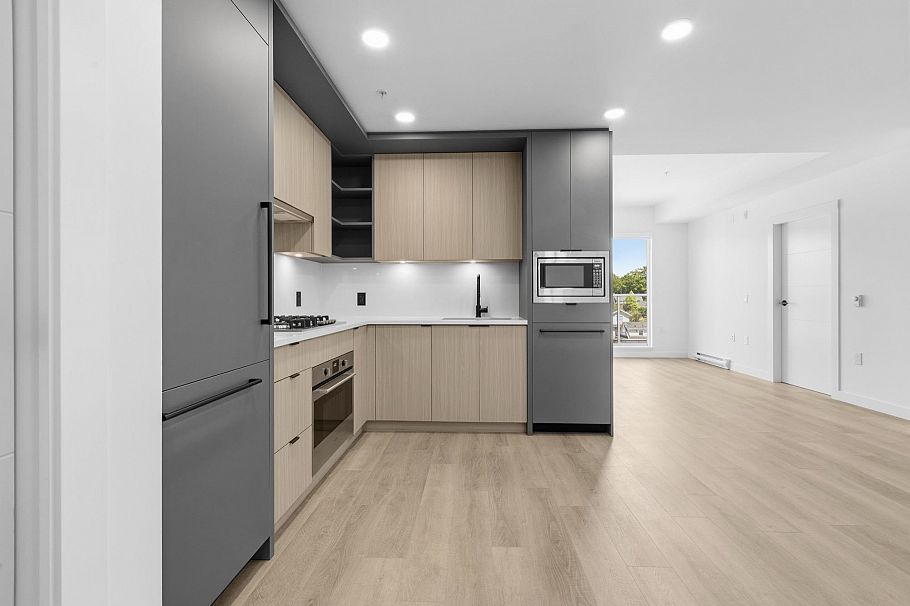 507 2268 E Broadway Vancouver, BC - 3