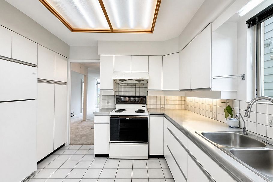 4438 W 4th Avenue Vancouver, BC - 20