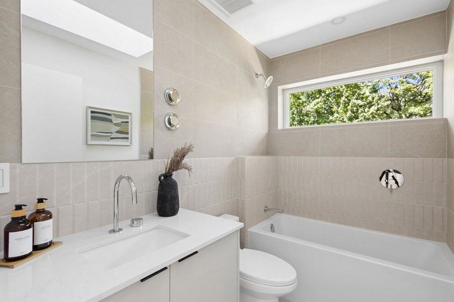 1 2124 E 8 Avenue Vancouver, BC - 24
