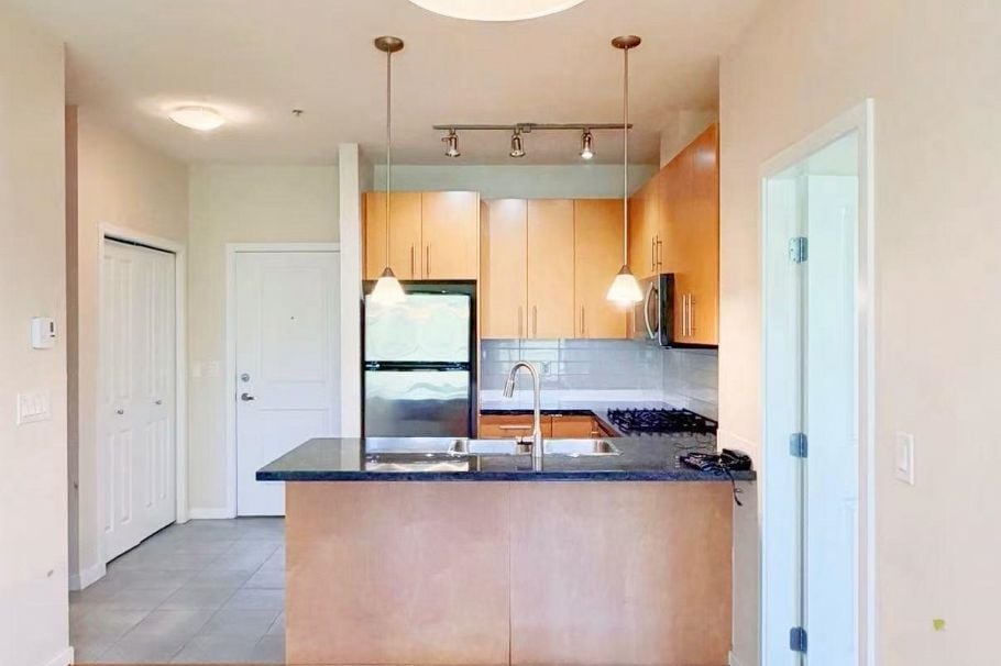 408 3551 Foster Avenue Vancouver, BC - 4