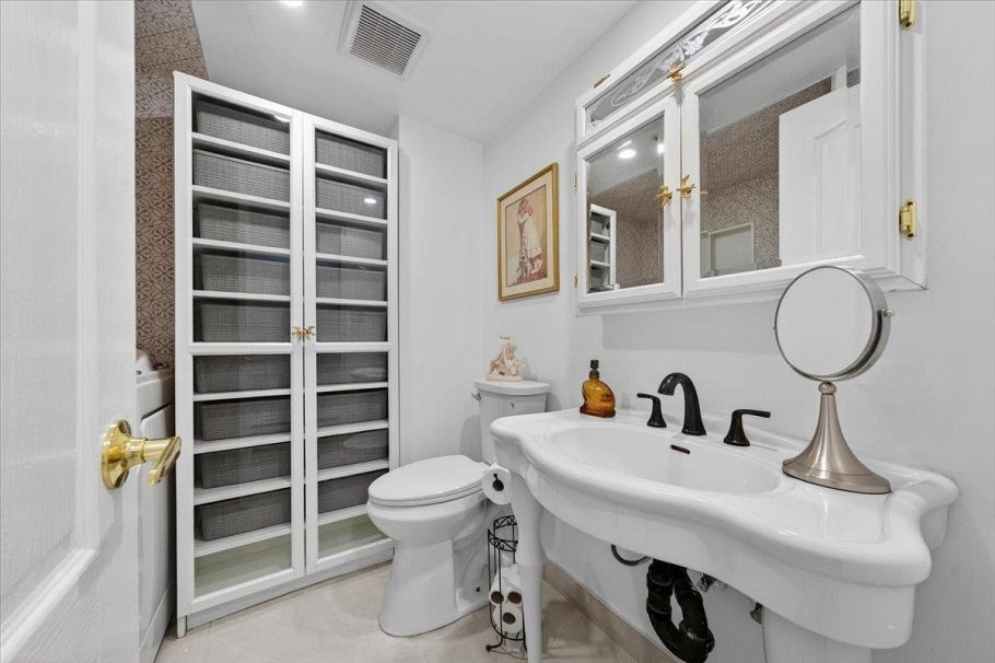 101 888 Bute Street Vancouver, BC - 27