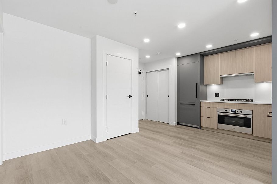 507 2268 E Broadway Vancouver, BC - 4