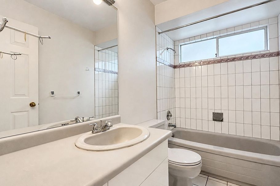 4438 W 4th Avenue Vancouver, BC - 29